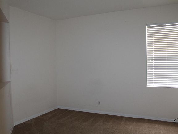 4th image of 948 SW Jeremko Ave