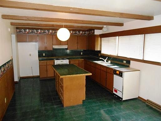 3rd image of 8701 W Courtland Ave