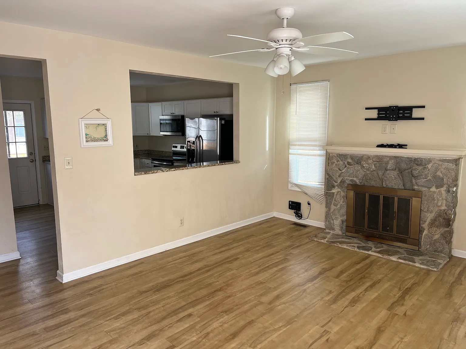 2 bed, 1038 sqft, $2,395 — Photo 2