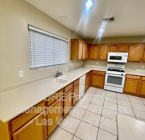 3528 Laguna Veneta Ave — Photo 8