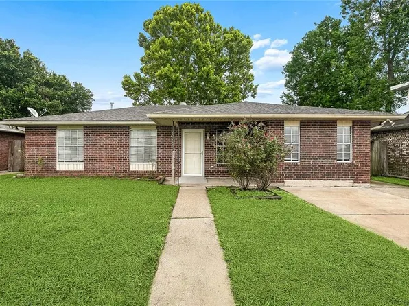 3313 Decomine Dr, Chalmette, LA 70043