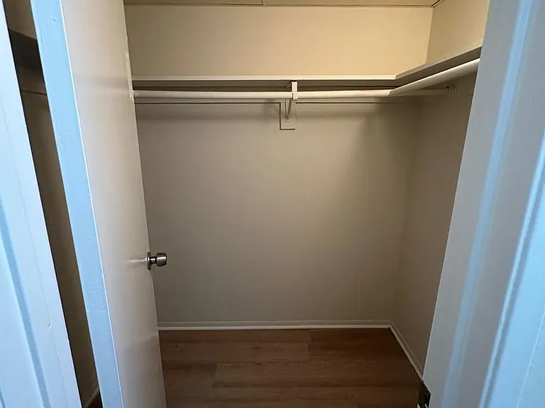 Villa Valencia Apartments — Photo 13