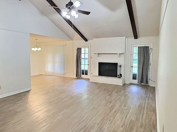 4th image of 1234 King Henry Dr