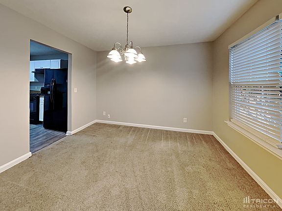 4th image of 1030 Riverclift Dr
