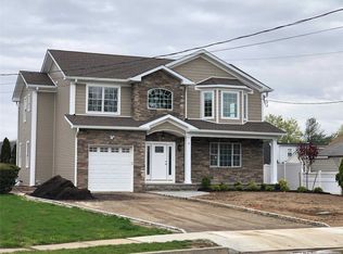 2 The Spur, Syosset, NY 11791