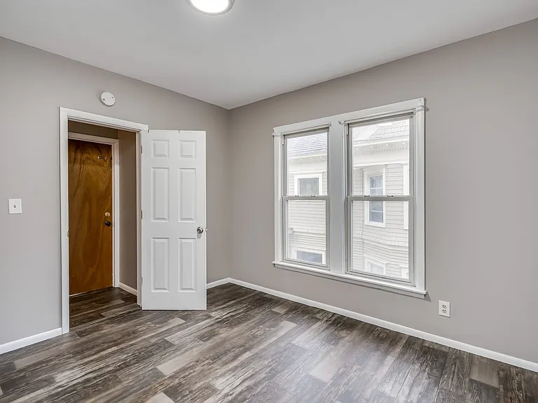 1025 State St — Photo 17