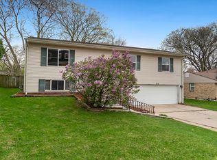 919 Kenmore Rd, Rockford, IL 61108