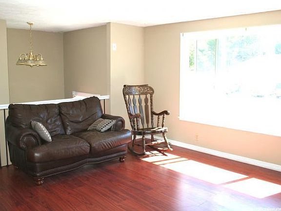 4th image of 2834 W Hazelnut Dr