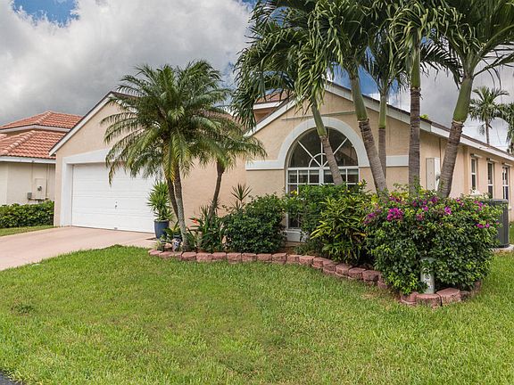 3rd image of 1361 Fairfax Cir E