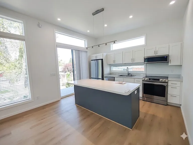 746 NE Revere Ave — Photo 13
