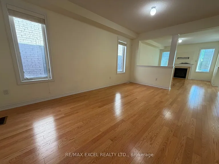 27 Manston Cres — Photo 12