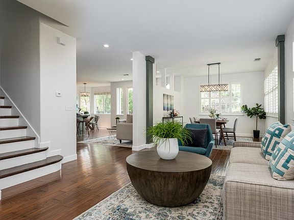 3rd image of 10 Dillon Ln