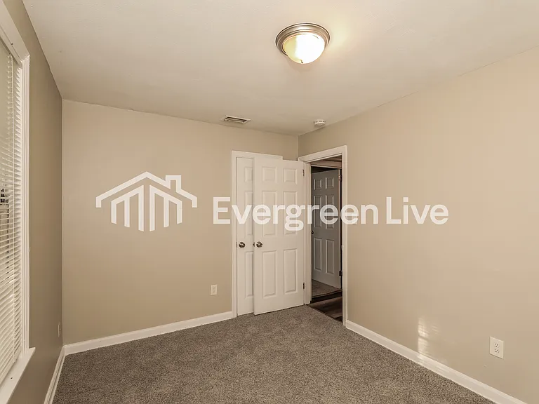 8258 Lexington Dr — Photo 7