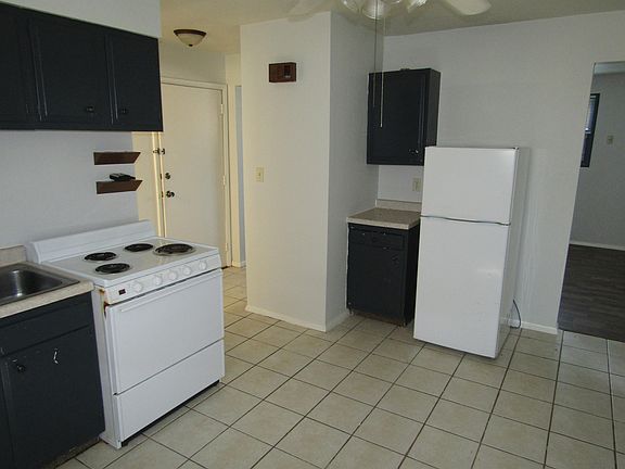 3rd image of 1715 Westridge Ct #3
