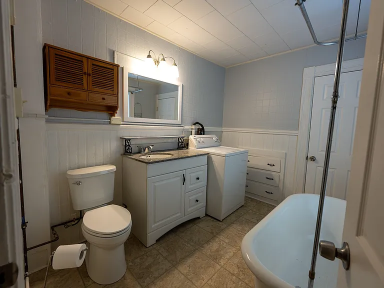 125 Tarrytown Rd #123 — Photo 8