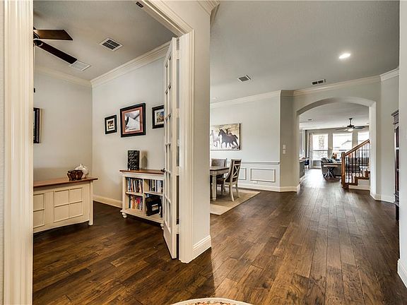 3rd image of 411 Jackson Cir