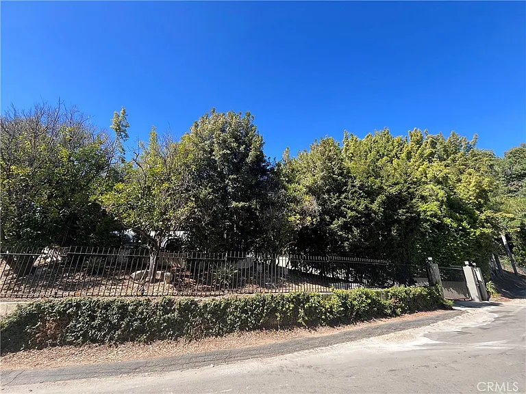 9625 Oak Pass Rd — Photo 29