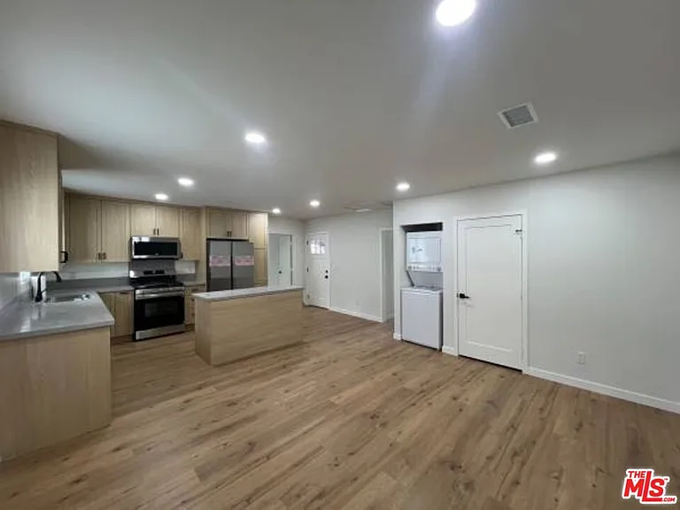 4852 Topanga Canyon Blvd — Photo 6