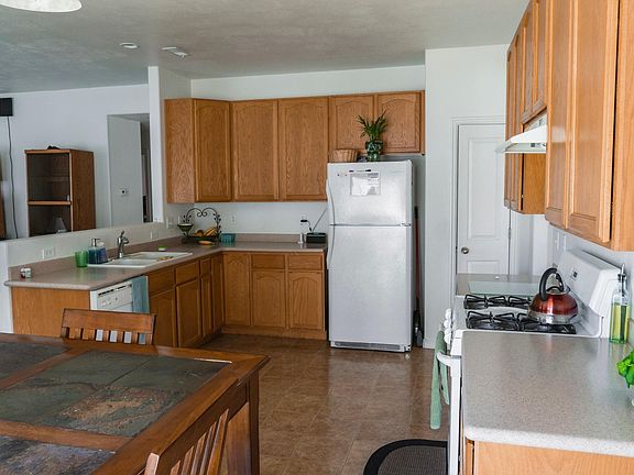 3rd image of 741 E Meadow Marsh Dr