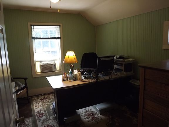 4th image of 104 N Pine St