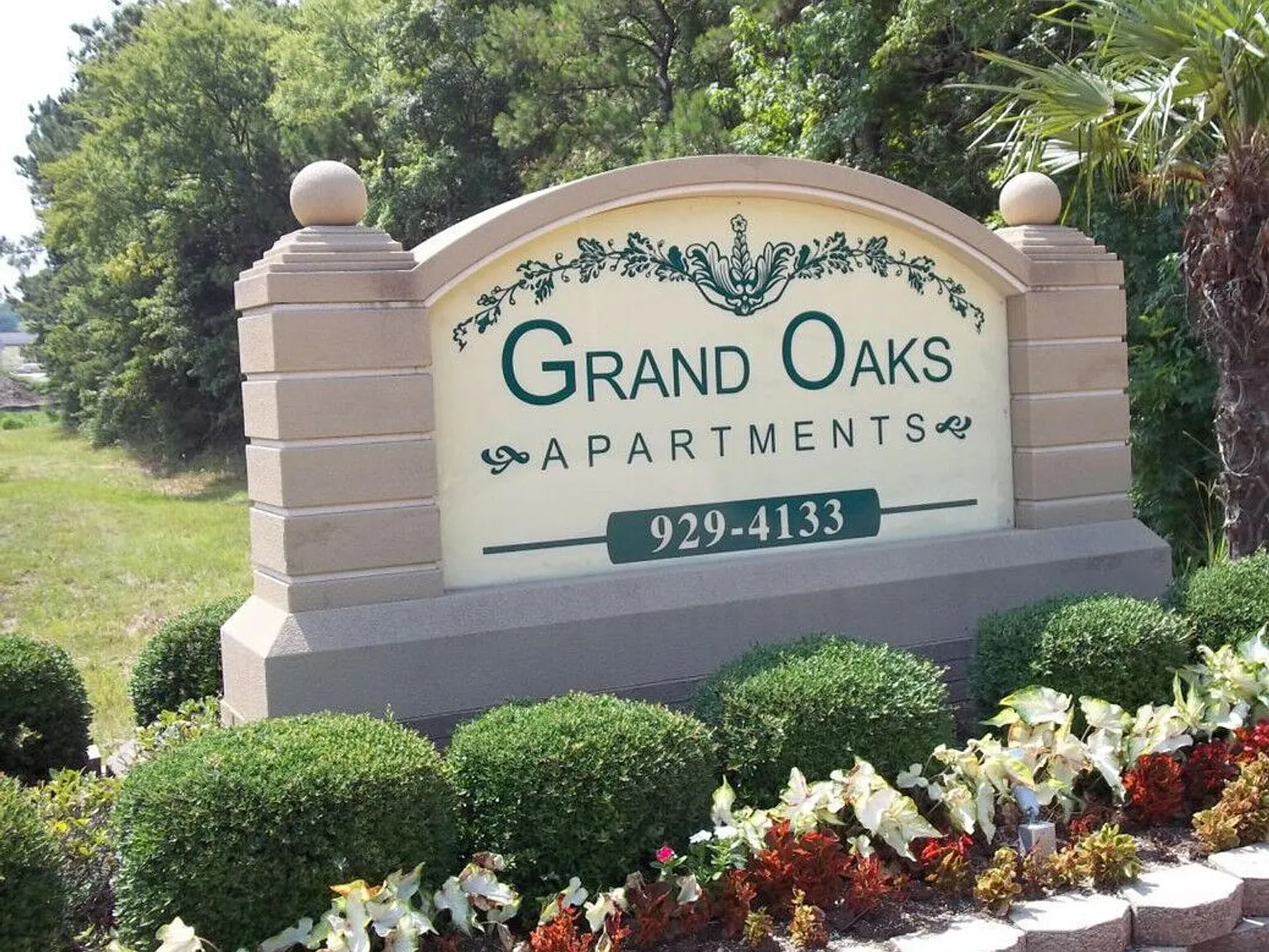 Grand Oaks Apartment Homes — Photo 2