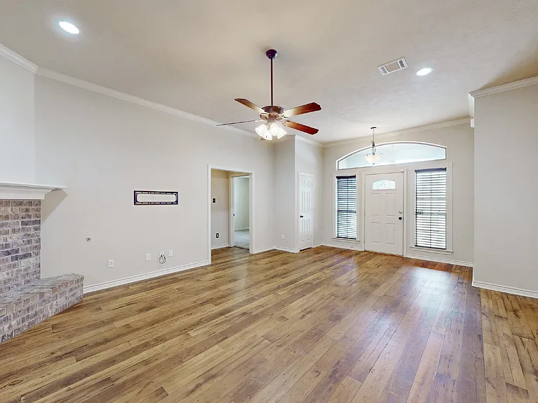 1120 Eagle Ave — Photo 4
