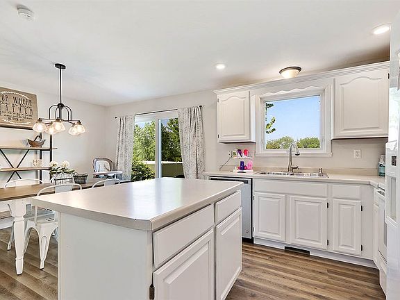 5th image of 3347 Bay Heights Dr