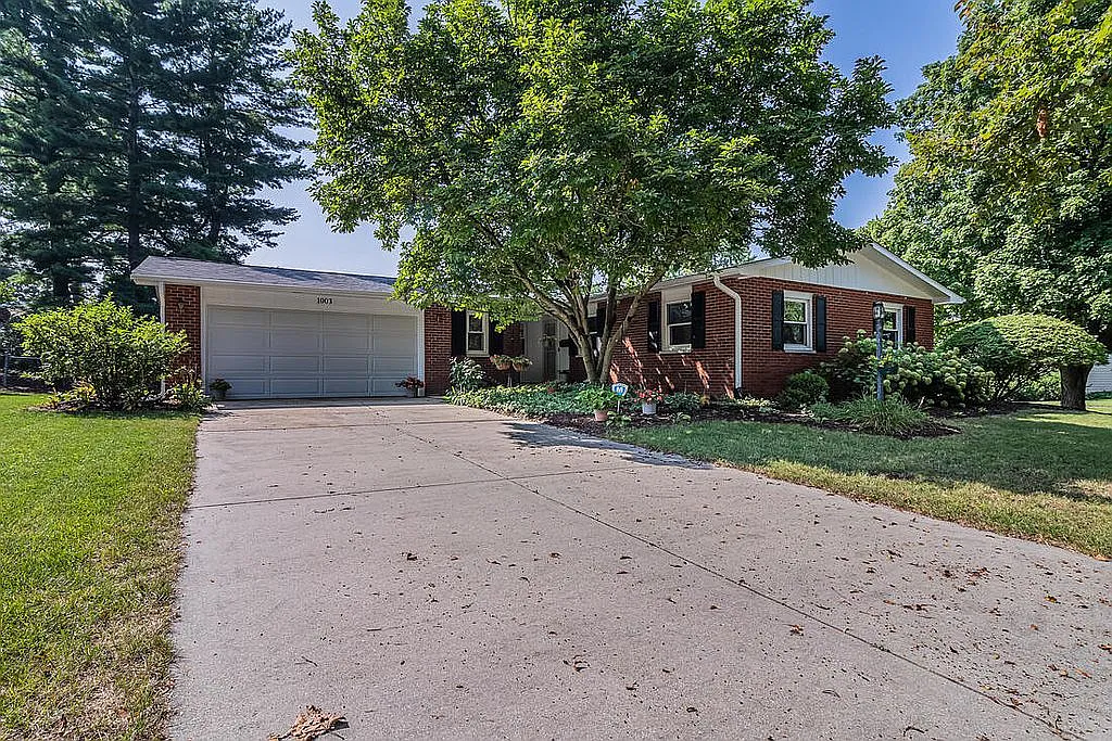 1003 Scovill St photo 1