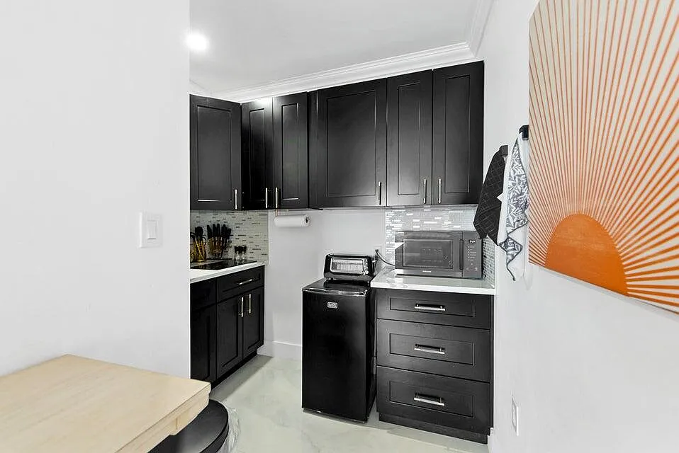 Studio, $2,000 — Photo 2