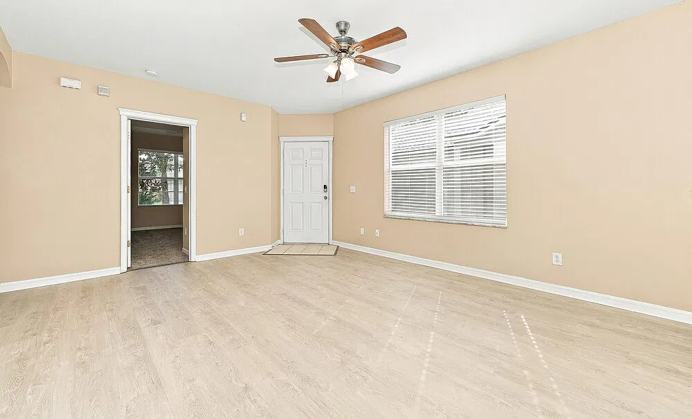 4 bed, 2.0 bath, 1282 sqft, $1,800 — Photo 4