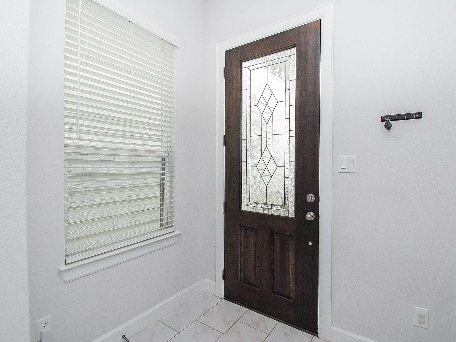 4 bed, 3.5 bath, 3042 sqft, $3,600 — Photo 4