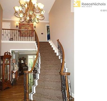 2nd image of 1012 NW Silverthorn Dr
