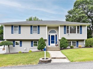 17 Middle St, North Providence, RI 02911