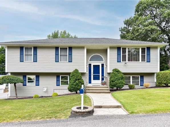 17 Middle St, North Providence, RI 02911