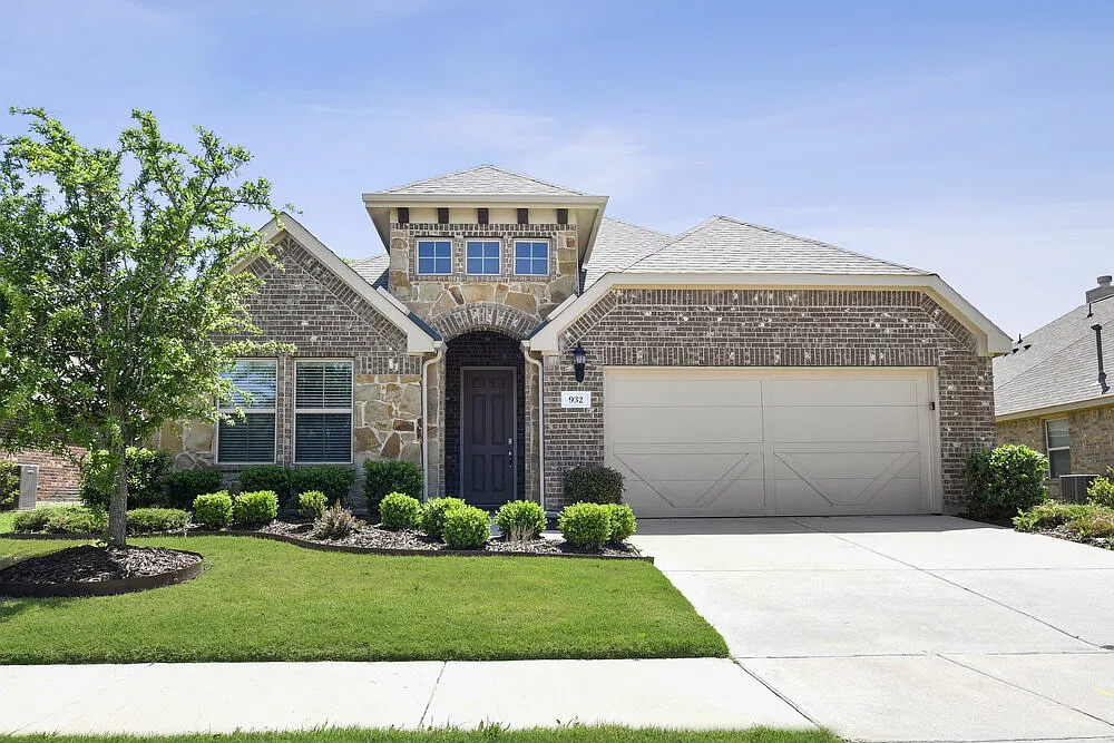 5 bed, 3.0 bath, 2199 sqft, $2,585 — Photo 1