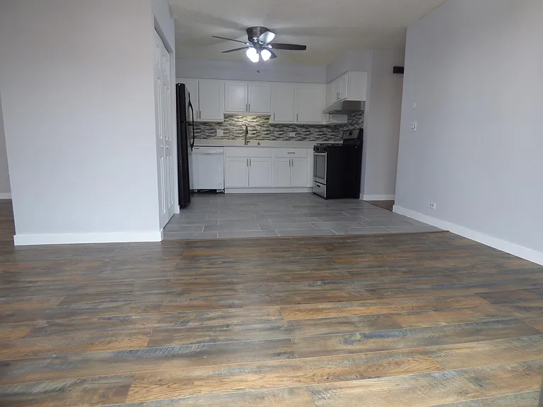1114 Manchester Ct — Photo 4