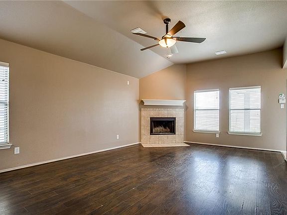 5th image of 216 Singleton Dr