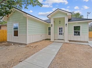 406 E Cortinas St, Del Rio, TX 78840