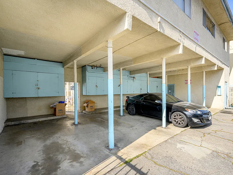 208 E Chevy Chase Dr #1 — Photo 16