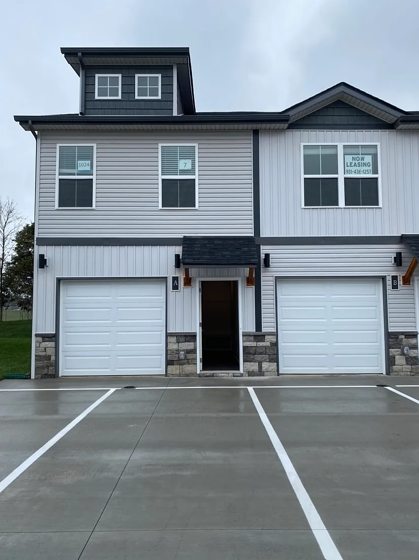 1024 Glenkirk Drive - C — Photo 1