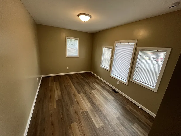 425 Paul Ave — Photo 39