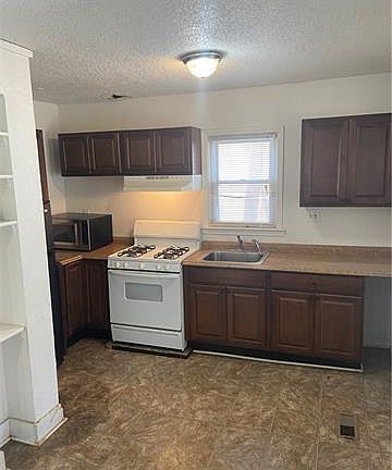 4th image of 7934 Mercier St