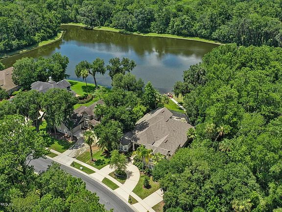 4th image of 204 Clearwater Dr