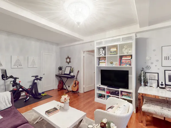 24 5th Avenue image 1 of 7