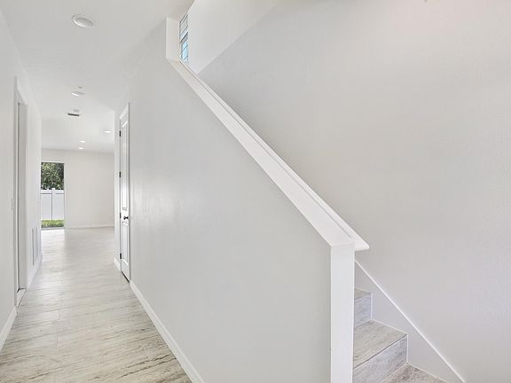 4th image of 1701 E Orange Ave #302