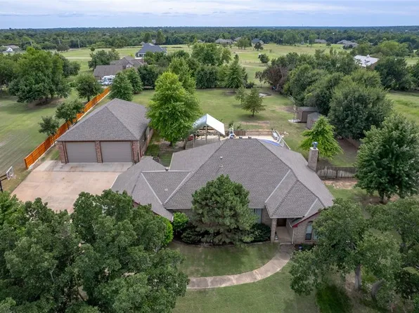 2320 Silverfield Ln, Edmond, OK 73025