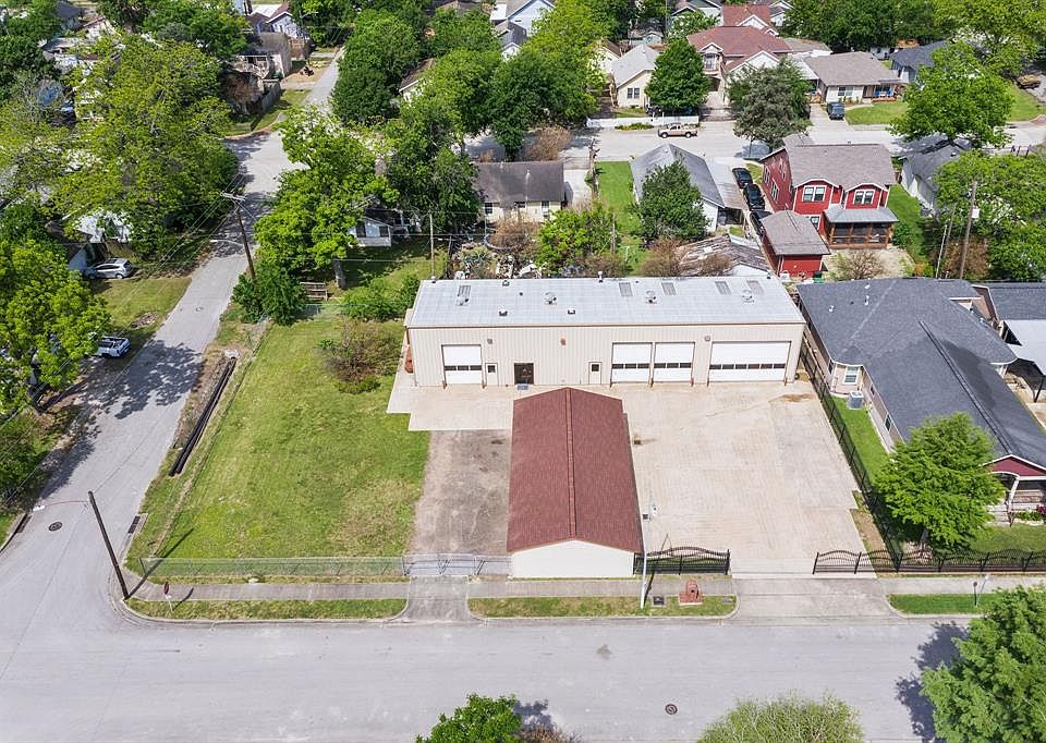 Ideal location situated on the corner of Walton and Coronado.
