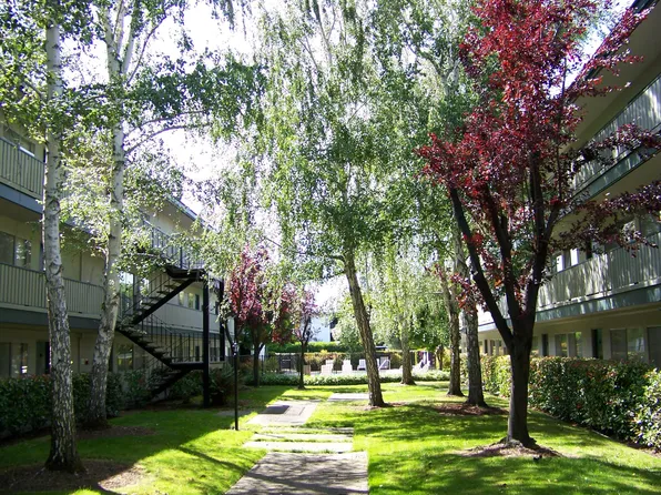 Del Medio Garden Apartments