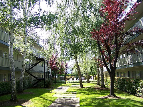 Del Medio Garden Apartments Photo 1