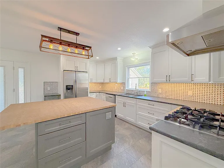 2827 Sanctuary Ln — Photo 17